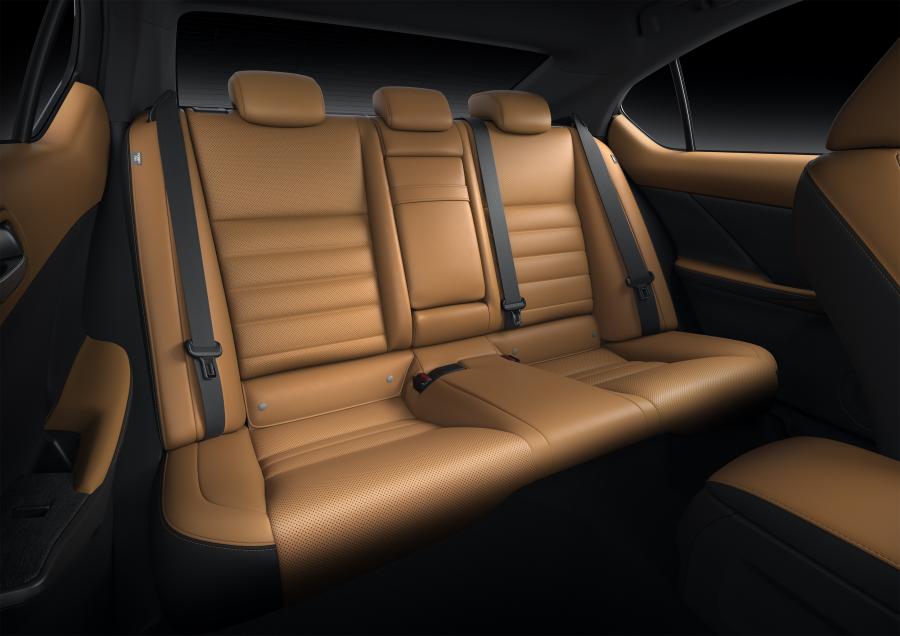 Интерьер Lexus IS300 2020 года  (NA) (фото 13 из 55)